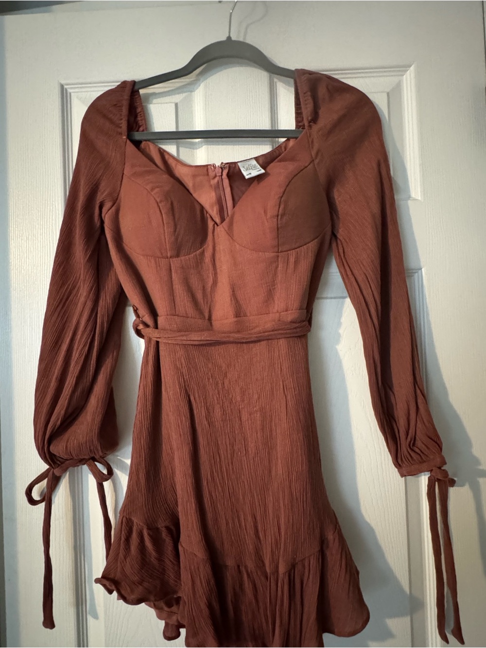 Selfie Leslie Rust Long-Sleeve Ruffle-Hem Dress
